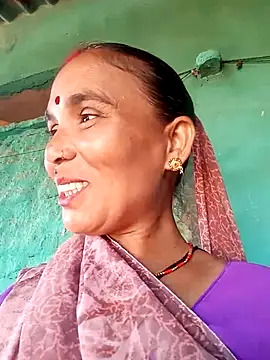 Snapshot of Monika_thakurr chatting on October 7, 8:33 am Monika thakurr online show from October 7, 8:33 am