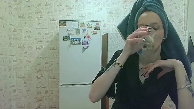 Lucy Divine online show from December 3, 2:26 pm