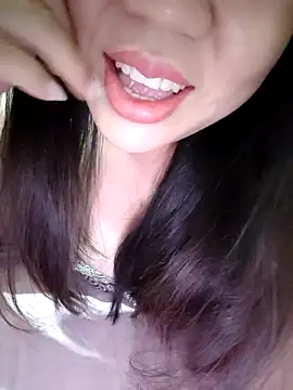 Snapshot of Julyy08 chatting on December 16, 4:34 pm Julyy08 online show from December 16, 4:34 pm