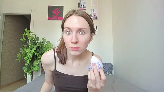 Snapshot of Kelly_Gerzikaa chatting on April 14, 5:35 am Kelly Gerzikaa online show from April 14, 5:35 am