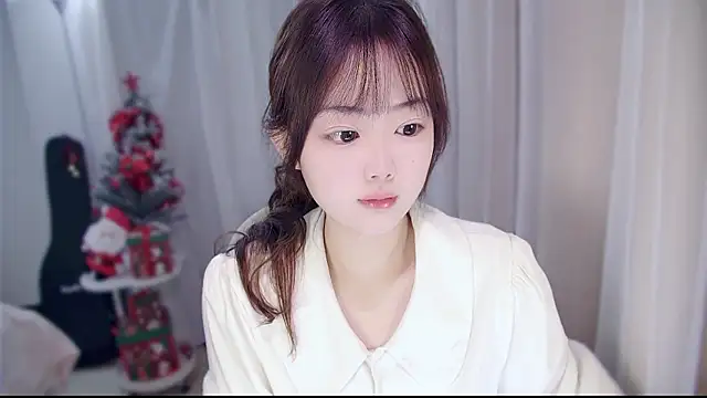 YUANYUAN-A online show from January 7, 11:45 am