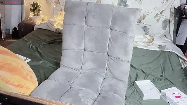 Snapshot of Jade-0906 chatting on November 4, 1:27 am Jade-0906 online show from November 4, 1:27 am