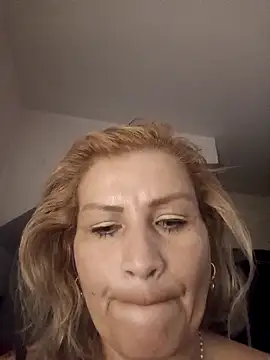 Juanitarubia online show from December 20, 10:50 pm