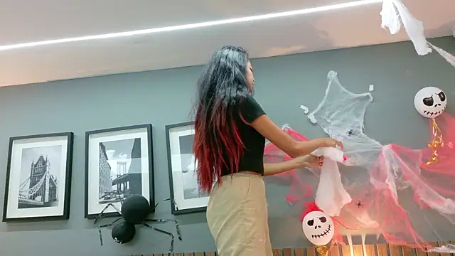 luna roja25 online show from November 6, 1:23 pm