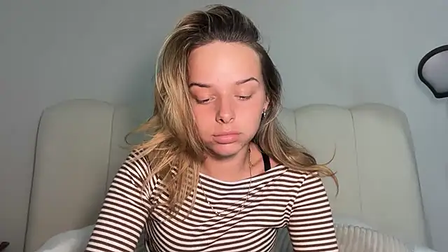 KayleeBella online show from April 14, 7:20 pm