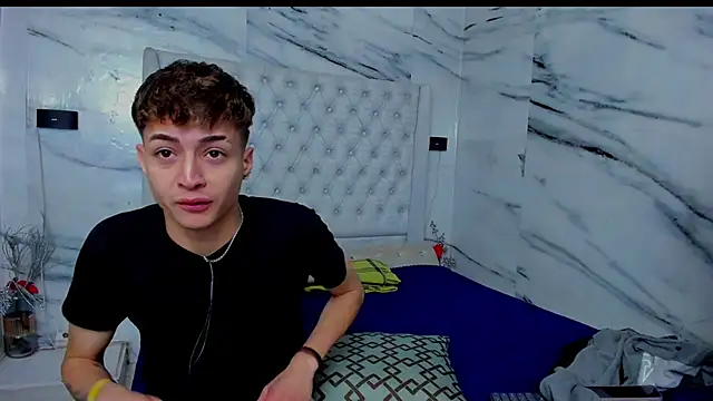 Ari and Storm online show from November 25, 1:33 pm