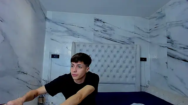 Ari and Storm online show from December 20, 2:02 pm