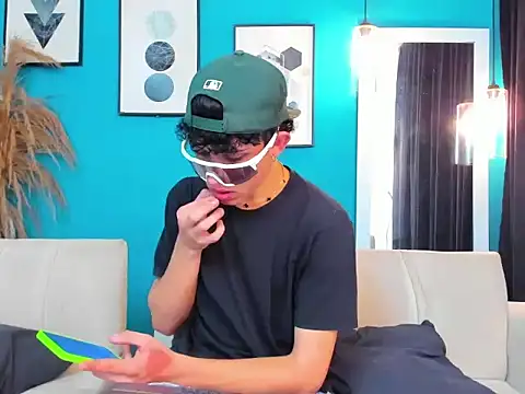 Marcus and Tony online show from March 8, 3:21 am