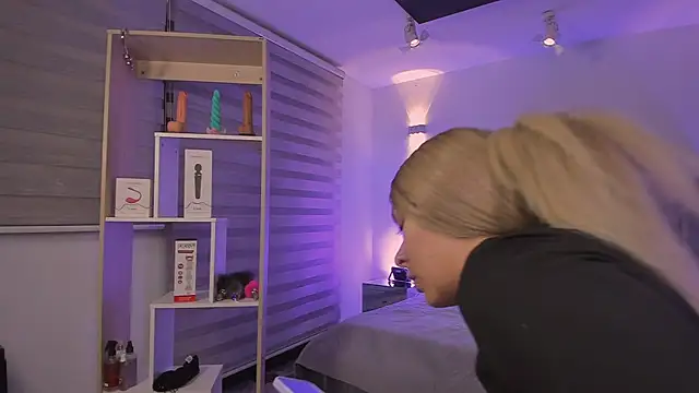 SkyThompson online show from December 15, 5:01 am