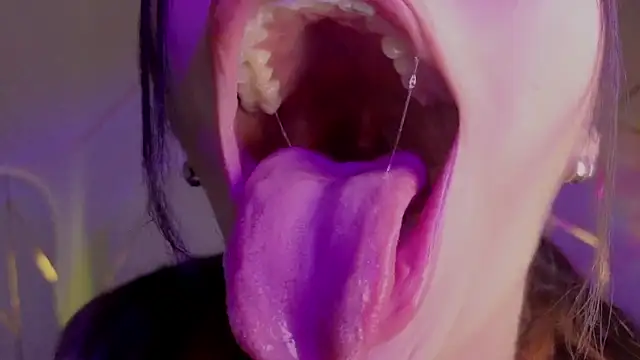 Snapshot of Hollyxx_ chatting on February 10, 11:20 pm Hollyxx online show from February 10, 11:20 pm