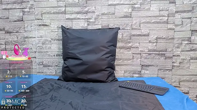 Kiara Zahiri   online show from November 19, 10:59 am