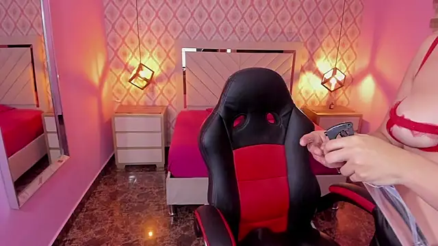 CHRISTY TEIGEN4 online show from October 2, 7:21 pm