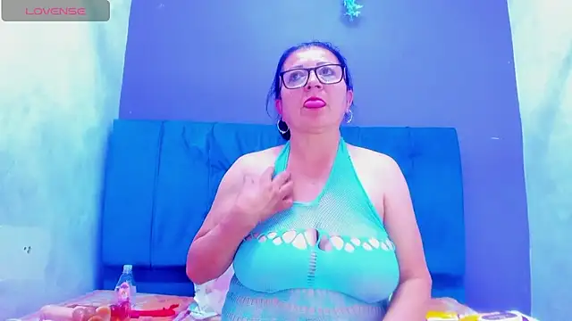 andrealopezcm101 online show from May 20, 12:06 am