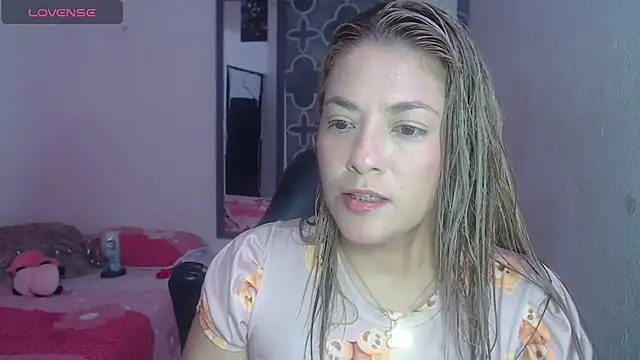 Snapshot of karamirror_ chatting on July 11, 9:49 pm karamirror online show from July 11, 9:49 pm
