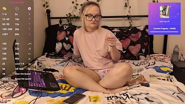 Snapshot of xxNaughtyNicolexx chatting on September 24, 10:13 pm xxNaughtyNicolexx online show from September 24, 10:13 pm