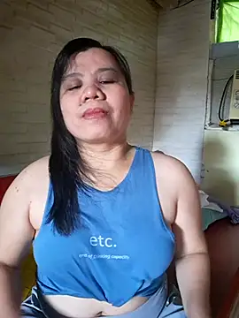 Snapshot of hotlyn45 chatting on July 13, 3:20 am hotlyn45 online show from July 13, 3:20 am