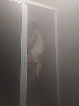 Snapshot of Maniakone chatting on October 2, 3:57 am Maniakone online show from October 2, 3:57 am