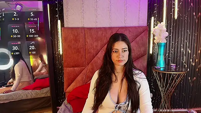 Shalyn Lux online show from December 16, 1:43 am