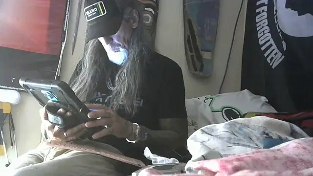 Snapshot of crassanova chatting on April 28, 2:27 am crassanova online show from April 28, 2:27 am