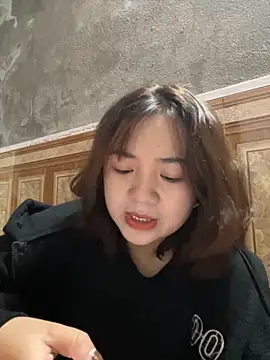 Snapshot of Lonnina chatting on November 13, 2:10 am Lonnina online show from November 13, 2:10 am