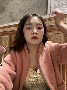 Snapshot of Lonnina chatting on December 2, 2:06 am Lonnina online show from December 2, 2:06 am