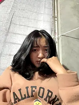 Snapshot of Lonnina chatting on December 18, 3:56 am Lonnina online show from December 18, 3:56 am