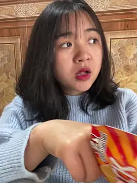 Snapshot of Lonnina chatting on December 19, 3:13 am Lonnina online show from December 19, 3:13 am