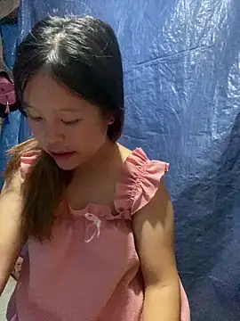 Snapshot of O_o_UwU_o_O chatting on October 1, 6:41 am O o UwU o O online show from October 1, 6:41 am