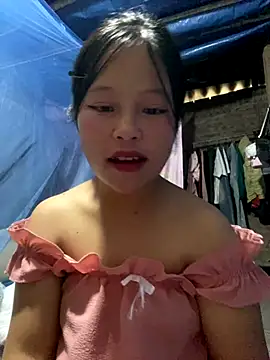 Snapshot of O_o_UwU_o_O chatting on October 16, 2:01 am O o UwU o O online show from October 16, 2:01 am