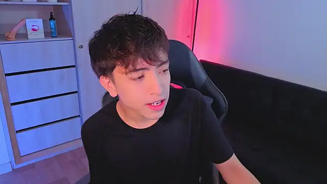 onlinenico online show from October 3, 8:06 pm