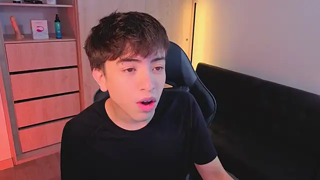 onlinenico online show from October 8, 8:06 pm