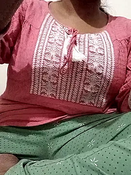 Snapshot of Tusha_001 chatting on November 27, 10:39 am Tusha 001 online show from November 27, 10:39 am