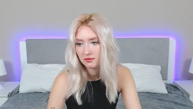 Snapshot of MarianeSun chatting on September 18, 4:14 am MarianeSun online show from September 18, 4:14 am