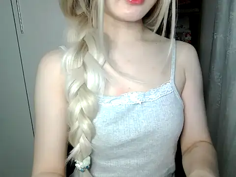 Annabelle-e online show from March 29, 4:18 pm