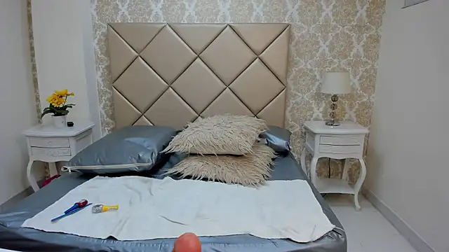 Natashanaughty online show from February 8, 12:25 am