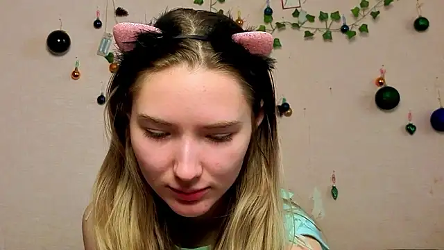  kikiclark   online show from February 14, 9:17 am