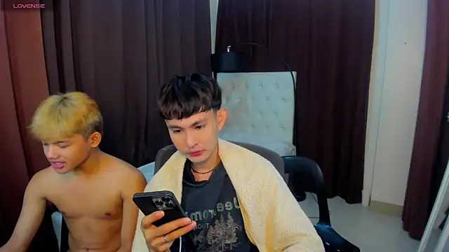 Snapshot of xxxhugecocktwinkxxx chatting on October 24, 5:42 pm xxxhugecocktwinkxxx online show from October 24, 5:42 pm