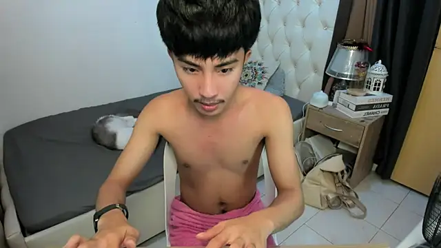 Snapshot of xxxhugecocktwinkxxx chatting on November 21, 5:11 pm xxxhugecocktwinkxxx online show from November 21, 5:11 pm