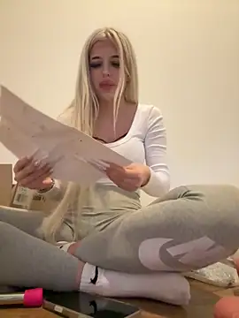 Steffi Snowbunny online show from September 16, 2:18 pm