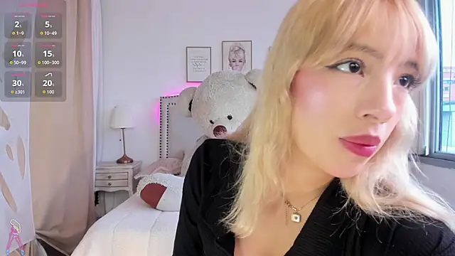 Snapshot of Mayajhons chatting on October 18, 12:28 pm Mayajhons online show from October 18, 12:28 pm