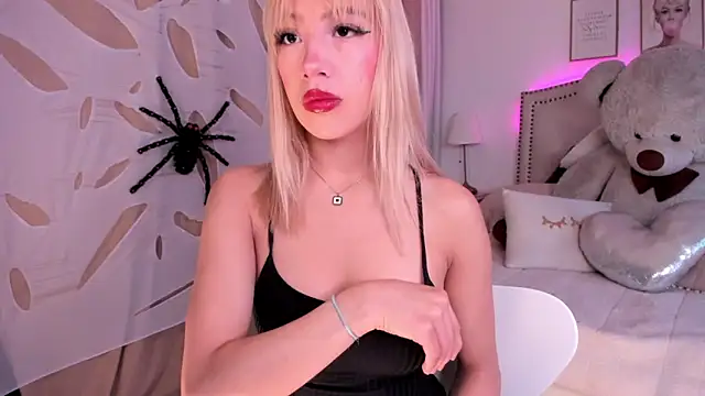 Snapshot of Mayajhons chatting on October 31, 11:11 am Mayajhons online show from October 31, 11:11 am