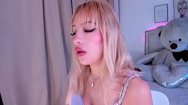 Snapshot of Mayajhons chatting on November 7, 12:27 pm Mayajhons online show from November 7, 12:27 pm