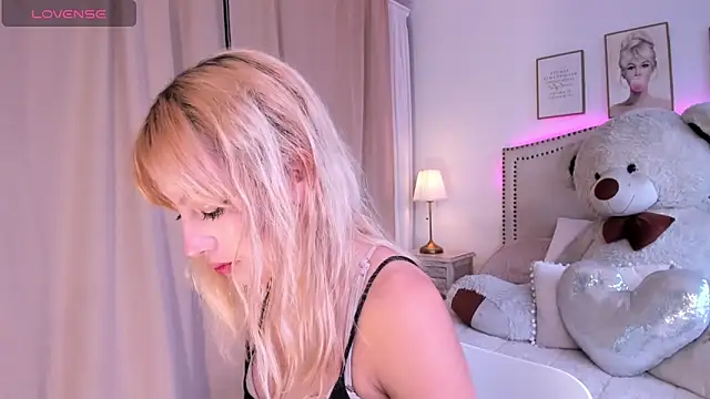 Snapshot of Mayajhons chatting on November 19, 12:16 pm Mayajhons online show from November 19, 12:16 pm