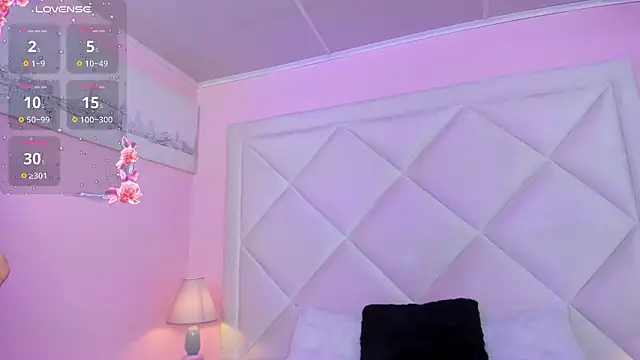 Miaa Smithh   online show from February 10, 11:25 am