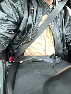 Snapshot of Jariushot3 chatting on January 8, 5:37 pm Jariushot3 online show from January 8, 5:37 pm