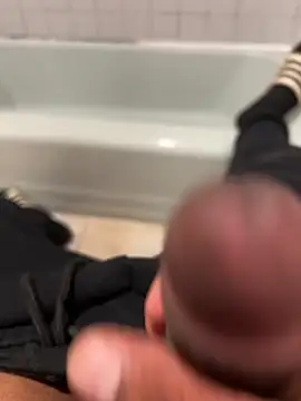 Snapshot of Jariushot3 chatting on April 10, 1:55 am Jariushot3 online show from April 10, 1:55 am