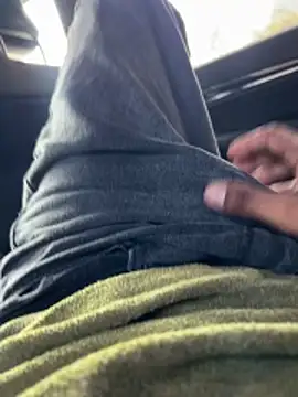 Snapshot of Jariushot3 chatting on April 14, 2:56 pm Jariushot3 online show from April 14, 2:56 pm