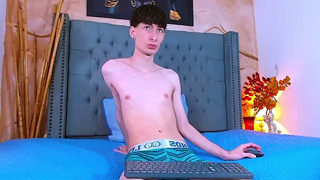 Snapshot of Luke_Carter chatting on February 13, 1:18 pm Luke Carter online show from February 13, 1:18 pm