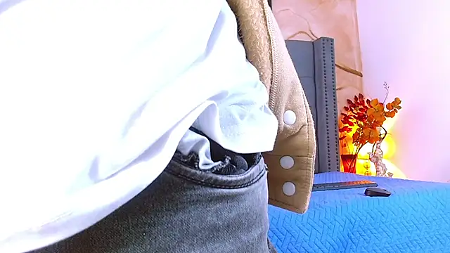 Snapshot of Luke_Carter chatting on February 17, 1:29 pm Luke Carter online show from February 17, 1:29 pm