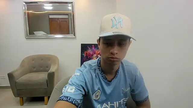 Snapshot of andre_blow chatting on October 24, 2:13 pm andre blow online show from October 24, 2:13 pm